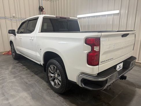 Used 2022 Chevrolet Silverado 1500 LT AWD/4WD image 18