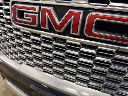 Used 2022 GMC Yukon Denali image 17