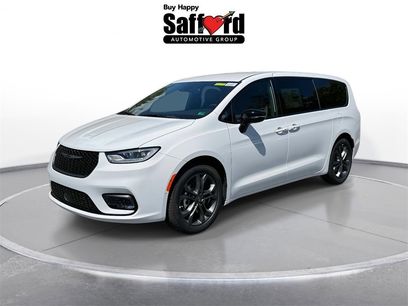 New 2026 Chrysler Pacifica Select