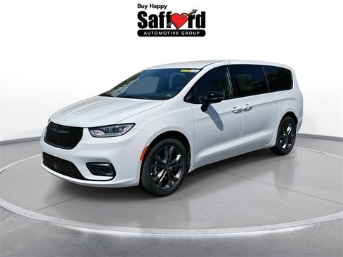 New 2026 Chrysler Pacifica Select image 1