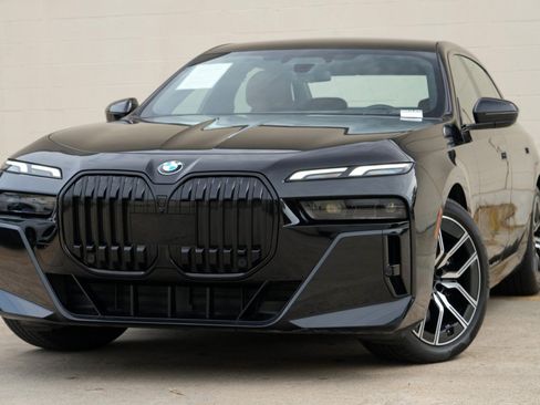 Used 2023 BMW 740i RWD image 3