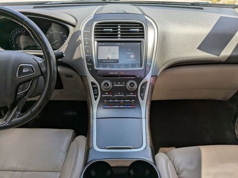 Used 2018 Lincoln MKX Reserve w/ Cargo Utility Package FWD image 16