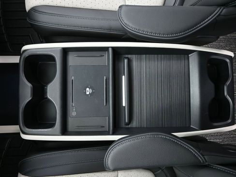 Used 2025 Honda Odyssey Elite image 38