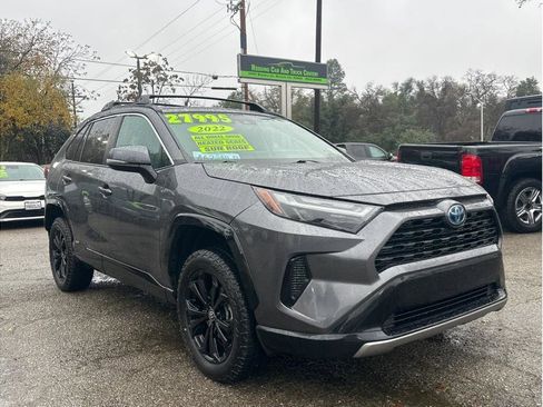 Used 2022 Toyota RAV4 SE image 1