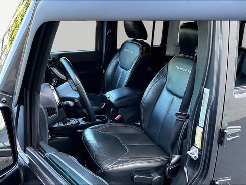 Used 2018 Jeep Wrangler Unlimited Rubicon w/ Connectivity Group AWD/4WD image 8