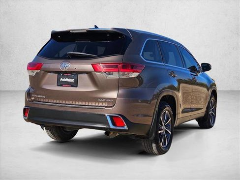 Used 2019 Toyota Highlander XLE image 5