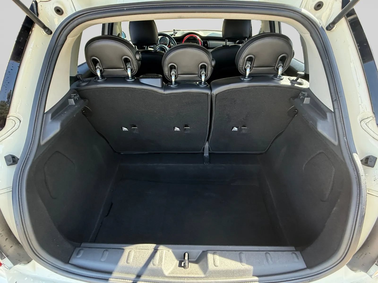 Used 2016 MINI Cooper 4-Door Hardtop w/ Media Package FWD image 27