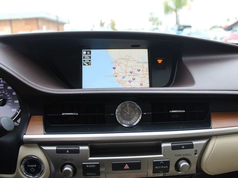 Used 2018 Lexus ES 300h image 29