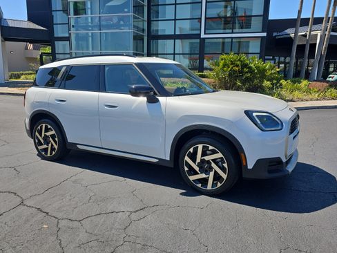 Used 2025 MINI Cooper Countryman S w/ Comfort Package Max image 2