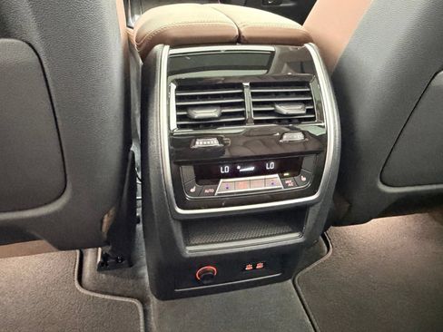 Used 2024 BMW X7 xDrive40i AWD/4WD image 36