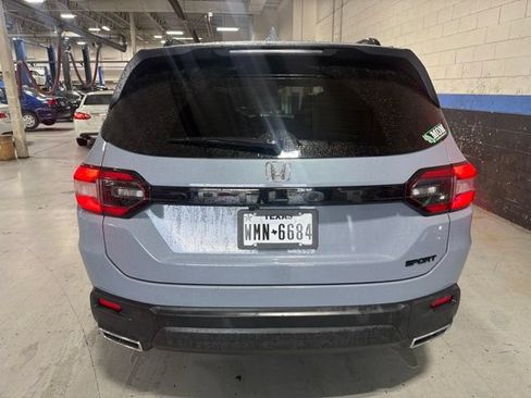 Used 2025 Honda Pilot Sport image 5