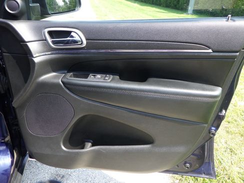 Used 2018 Jeep Grand Cherokee Limited AWD/4WD image 16