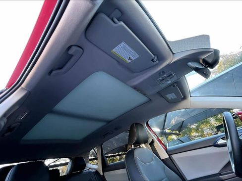 Certified 2023 Volkswagen Taos SE w/ Panoramic Sunroof Package image 13