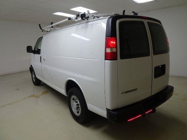 Used 2015 Chevrolet Express 2500 RWD image 4