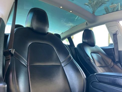 Used 2018 Tesla Model 3 Mid Range RWD image 19
