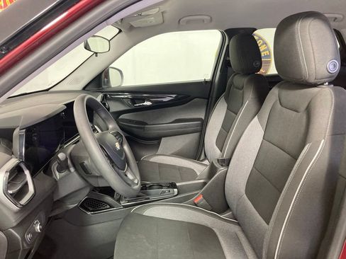 Used 2024 Chevrolet TrailBlazer LT AWD/4WD image 12