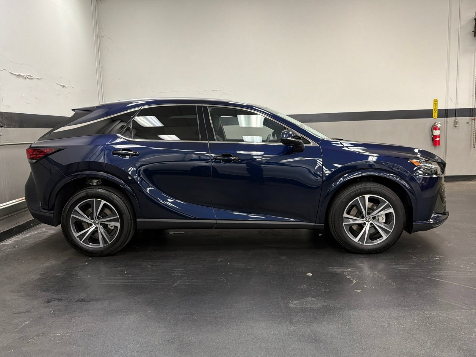 Used 2025 Lexus RX 350 FWD w/ Technology Package image 3