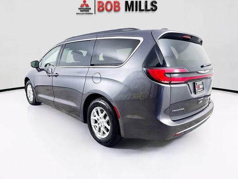 Used 2022 Chrysler Pacifica Touring-L FWD image 5