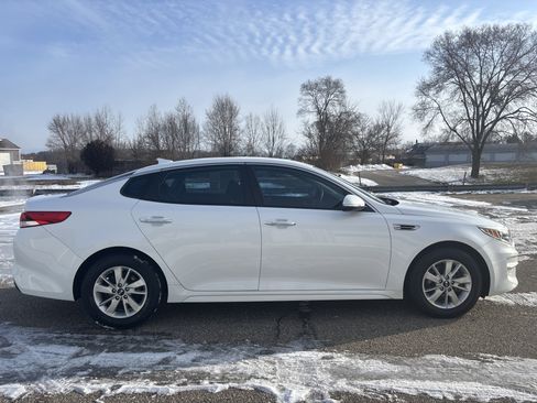 Used 2017 Kia Optima LX image 2