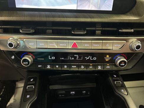 Used 2025 Kia Telluride SX Prestige AWD/4WD image 17
