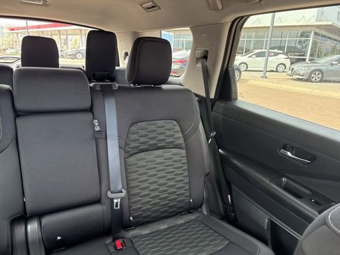 Used 2022 Nissan Pathfinder S image 22