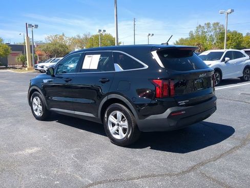Used 2023 Kia Sorento LX FWD image 8