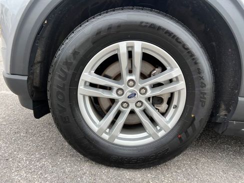 Used 2023 Ford Explorer XLT image 16