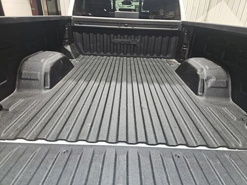 Used 2024 GMC Sierra 1500 AT4 w/ AT4 Preferred Package AWD/4WD image 4