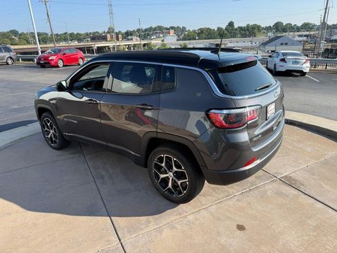 Used 2024 Jeep Compass Limited AWD/4WD image 10