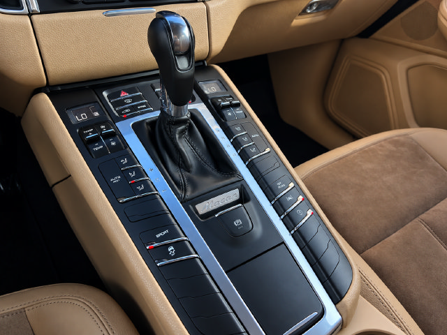 Used 2018 Porsche Macan AWD/4WD image 19