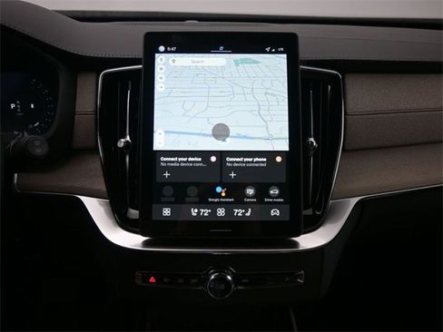 New 2026 Volvo XC90 B5 Plus w/ Protection Package Premier image 13