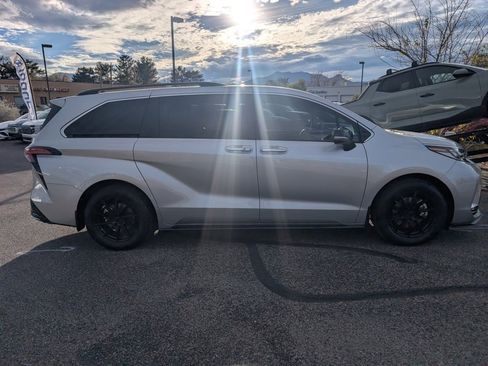 Used 2023 Toyota Sienna XSE image 6