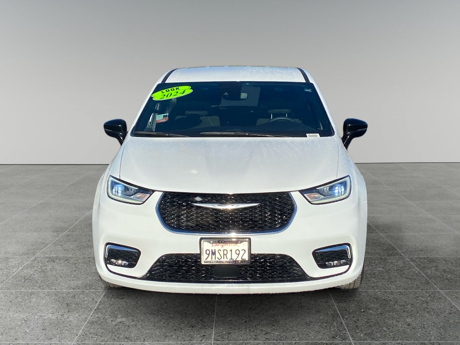 Used 2024 Chrysler Pacifica Touring FWD image 8