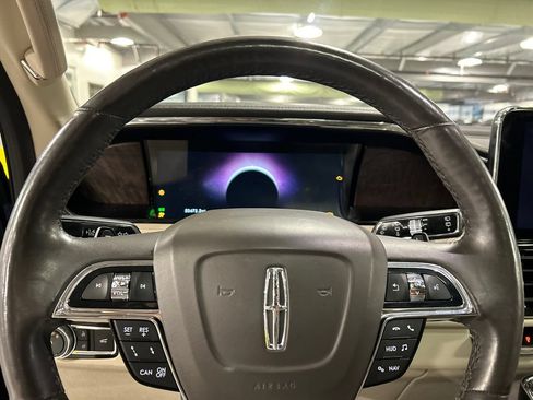 Used 2020 Lincoln Navigator L Reserve w/ Luxury Package AWD/4WD image 11