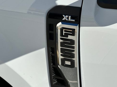 New 2026 Ford F250 XL w/ XL Chrome Package RWD image 23