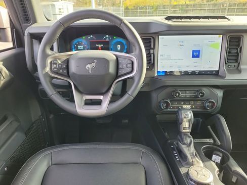 New 2025 Ford Bronco Badlands image 12