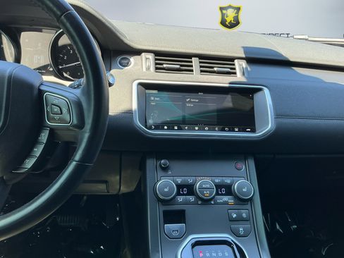 Used 2019 Land Rover Range Rover Evoque SE image 12