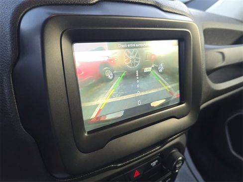 Used 2018 Jeep Renegade Latitude image 20