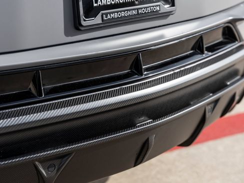 Used 2024 Lamborghini Urus Performante AWD/4WD image 13