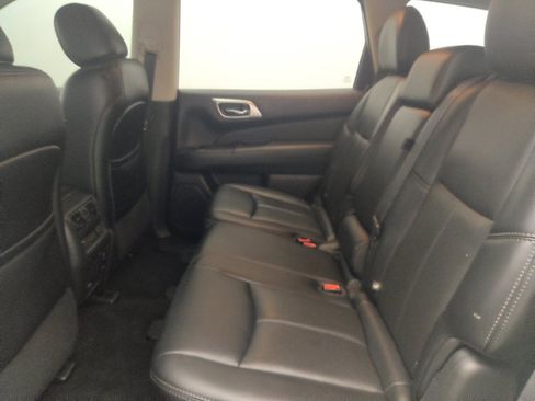 Used 2017 Nissan Pathfinder Platinum FWD image 18