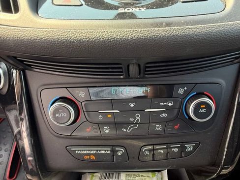 Used 2019 Ford Escape Titanium AWD/4WD image 10