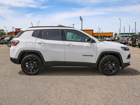 New 2026 Jeep Compass Latitude image 3