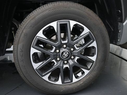 Used 2026 Toyota Tundra Limited AWD/4WD image 15