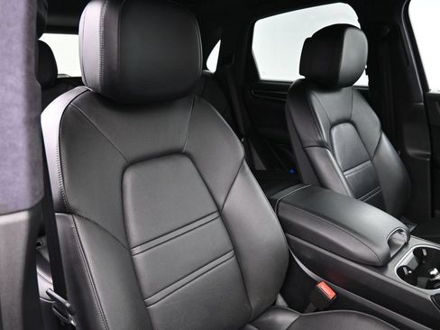 Certified 2021 Porsche Cayenne GTS AWD/4WD image 19