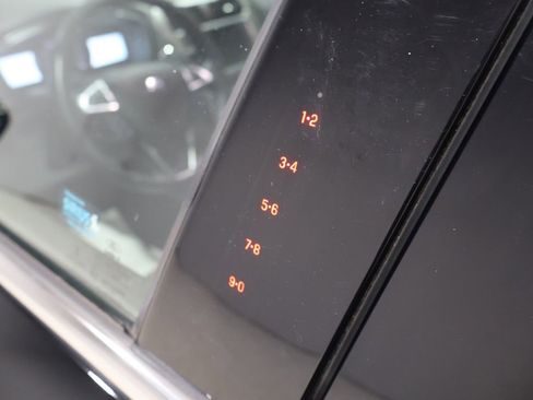 Used 2017 Ford Fusion SE w/ Fusion SE Technology Package image 11