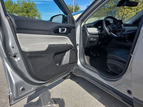 Used 2022 Jeep Compass Limited image 17