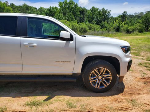 Used 2021 Chevrolet Colorado W/T RWD image 14