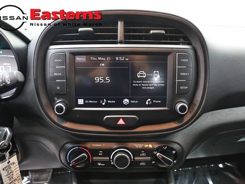 Used 2025 Kia Soul LX w/ LX Technology Package FWD image 12
