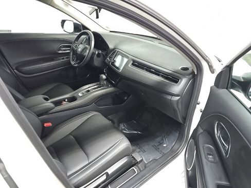 Used 2019 Honda HR-V Touring image 16