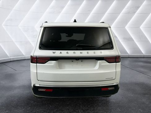 Used 2024 Jeep Wagoneer L Series II image 5